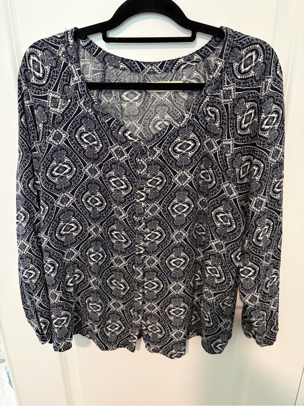 Faded Glory Navy and White Printed V-Neck Blouse